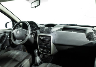 Подержанный автомобиль Renault Duster 2014 года (9 фото)