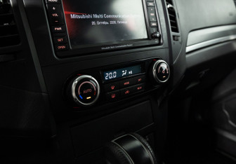 Подержанный автомобиль Mitsubishi Pajero 2010 года (17 фото)
