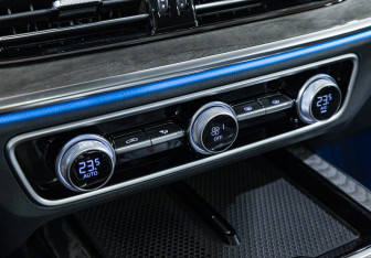 Подержанный автомобиль Hongqi HS5 2024 года (19 фото)