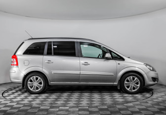 Подержанный автомобиль Opel Zafira Compactvan 2012 года (4 фото)