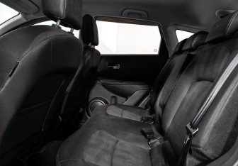 Подержанный автомобиль Nissan Qashqai 2012 года (12 фото)