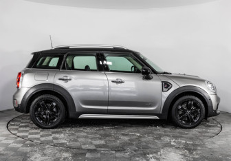 Подержанный автомобиль MINI Countryman 2018 года (5 фото)