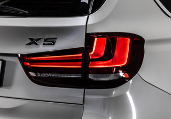 Подержанный автомобиль BMW X5 2015 года (11 фото)