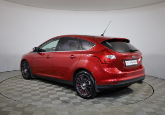Подержанный автомобиль Ford Focus Hatchback 2013 года (7 фото)