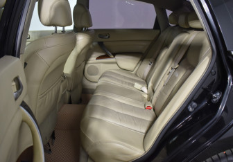 Подержанный автомобиль Nissan Teana 2011 года (11 фото)