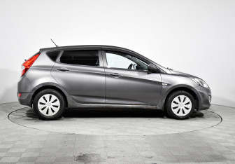 Подержанный автомобиль Hyundai Solaris Hatchback 2011 года (4 фото)