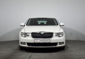 Подержанный автомобиль Skoda Superb Liftback 2011 года (2 фото)