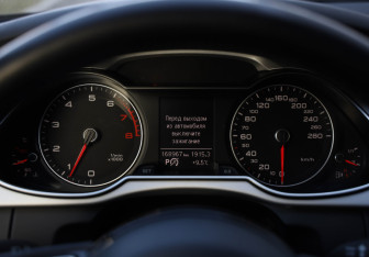 Подержанный автомобиль Audi A4 Sedan 2015 года (12 фото)