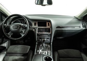 Подержанный автомобиль Audi Q7 2012 года (13 фото)