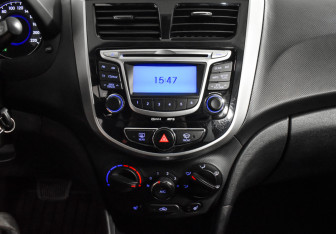 Подержанный автомобиль Hyundai Solaris Sedan 2011 года (16 фото)