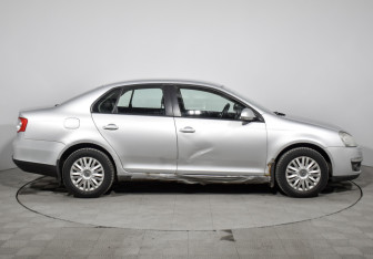 Подержанный автомобиль Volkswagen Jetta Sedan 2008 года (4 фото)