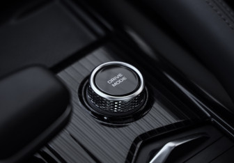 Подержанный автомобиль Geely Monjaro 2024 года (23 фото)