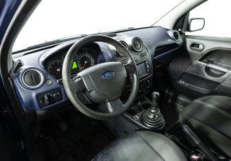 Подержанный автомобиль Ford Fiesta Hatchback 2008 года (11 фото)