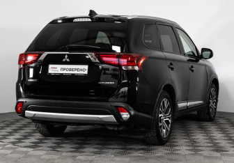 Подержанный автомобиль Mitsubishi Outlander 2018 года (5 фото)