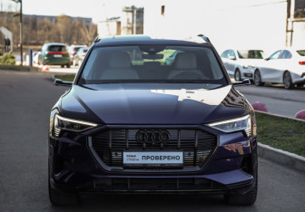 Подержанный автомобиль Audi e-tron 2021 года (3 фото)