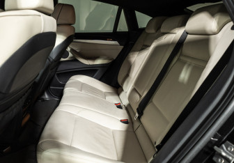 Подержанный автомобиль BMW X6 2013 года (10 фото)