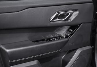 Подержанный автомобиль Land Rover Range Rover Velar 2017 года (28 фото)