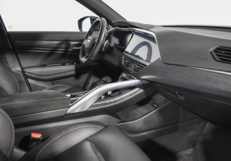 Подержанный автомобиль Geely Tugella 2024 года (10 фото)