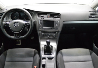 Подержанный автомобиль Volkswagen Golf Hatchback 2013 года (14 фото)