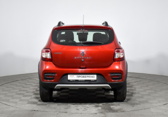 Подержанный автомобиль Renault Sandero 2018 года (6 фото)