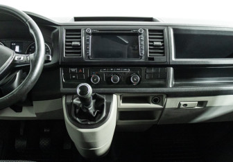 Подержанный автомобиль Volkswagen Caravelle 2015 года (14 фото)