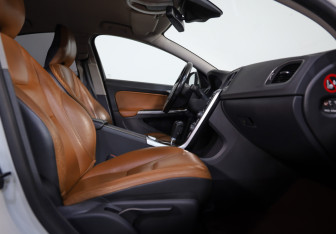 Подержанный автомобиль Volvo S60 2011 года (21 фото)