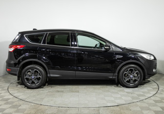 Подержанный автомобиль Ford Kuga 2015 года (4 фото)