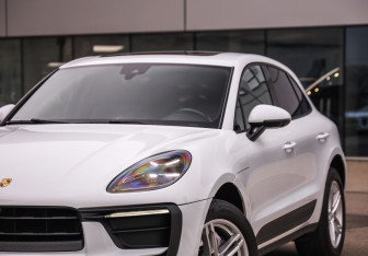 Подержанный автомобиль Porsche Macan 2021 года (2 фото)