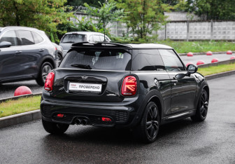 Подержанный автомобиль MINI Hatch 2020 года (6 фото)