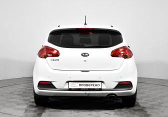 Подержанный автомобиль Kia Ceed Hatchback 2013 года (6 фото)