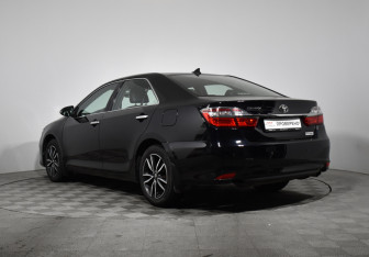 Подержанный автомобиль Toyota Camry Sedan 2017 года (7 фото)