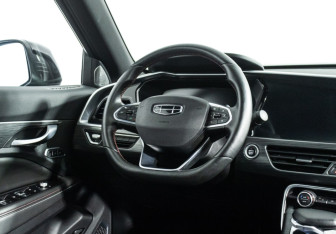 Подержанный автомобиль Geely Tugella 2023 года (25 фото)