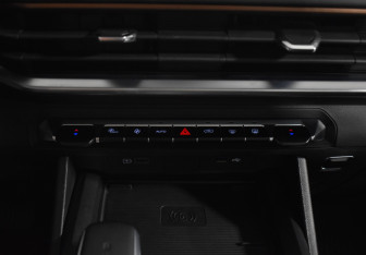 Подержанный автомобиль Geely Okavango 2024 года (17 фото)