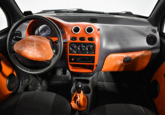 Подержанный автомобиль Daewoo Matiz 2012 года (13 фото)