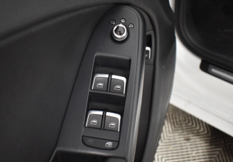 Подержанный автомобиль Audi A4 Sedan 2015 года (15 фото)