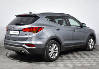 Подержанный автомобиль Hyundai Santa Fe 2017 года (5 фото)