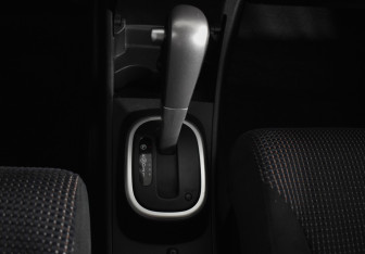 Подержанный автомобиль Nissan Tiida Hatchback 2013 года (16 фото)