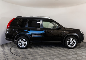 Подержанный автомобиль Nissan X-Trail 2013 года (4 фото)