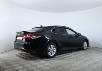 Подержанный автомобиль Toyota Camry Sedan 2019 года (5 фото)