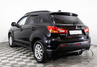 Подержанный автомобиль Mitsubishi ASX 2012 года (7 фото)