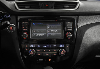 Подержанный автомобиль Nissan X-Trail 2015 года (17 фото)