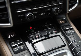 Подержанный автомобиль Porsche Cayenne 2013 года (16 фото)