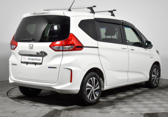 Подержанный автомобиль Honda Freed 2016 года (5 фото)