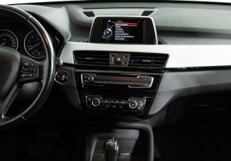 Подержанный автомобиль BMW X1 2016 года (14 фото)