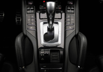 Подержанный автомобиль Porsche Cayenne 2014 года (23 фото)