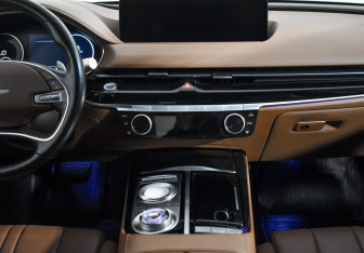 Подержанный автомобиль Genesis G80 2021 года (18 фото)