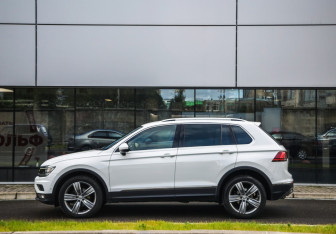 Подержанный автомобиль Volkswagen Tiguan 2019 года (9 фото)