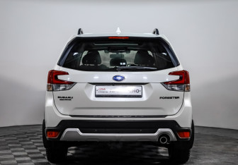 Подержанный автомобиль Subaru Forester Suv 2018 года (6 фото)