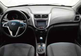 Подержанный автомобиль Hyundai Solaris Hatchback 2011 года (14 фото)