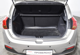 Подержанный автомобиль Kia Ceed Hatchback 2013 года (17 фото)